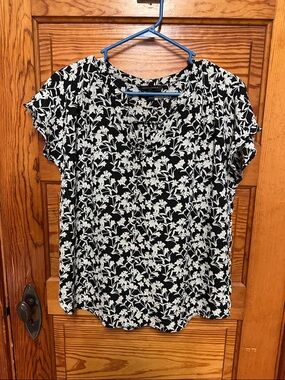 Banana Republic Black and White Floral Short Sleeve Blouse
